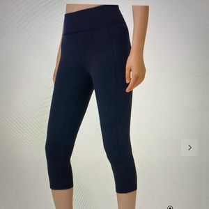 Lululemon Gray/White/Black Cropped Leggings 19”